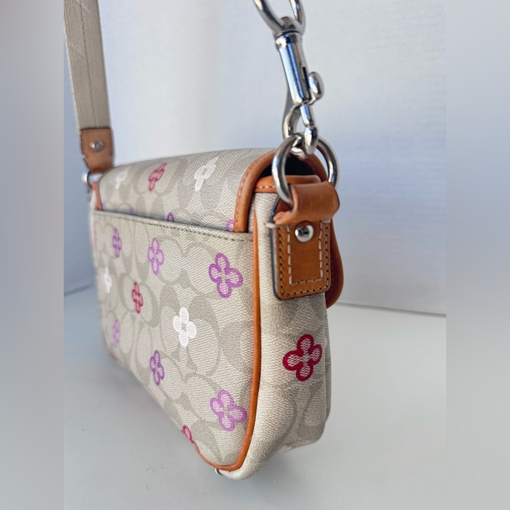 Coach Peyton Signature Clover Field Messenger Bag Crossbody Purse Bag - Picture 8 of 14